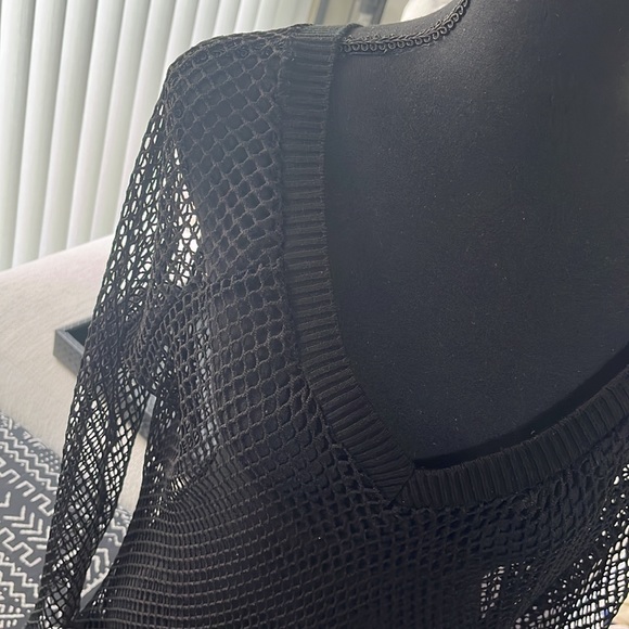 Fashion Exit | Net V-Neck Long Sleeve Top - Picture 2 of 6